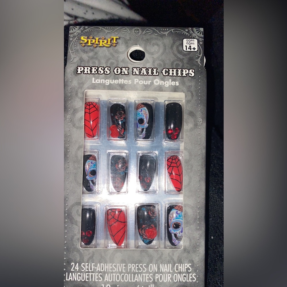 Press on nails